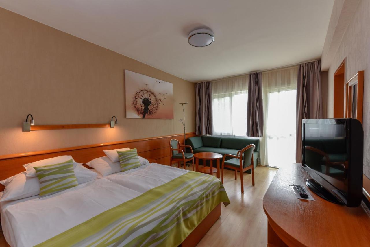 Hotel Panorama Balatongyorok Exterior photo